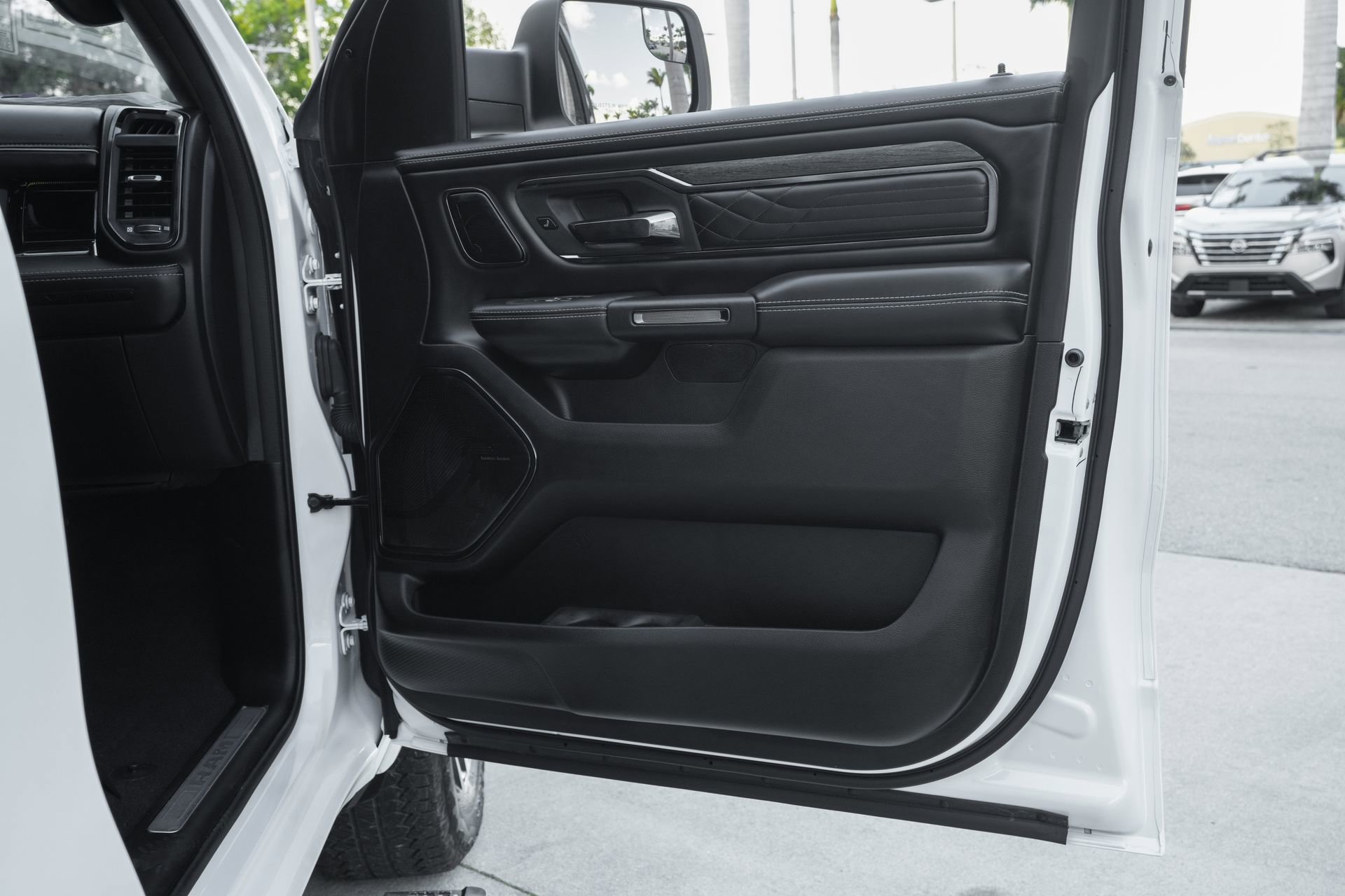 Used 2025 RAM 1500 Limited AWD/4WD image 40