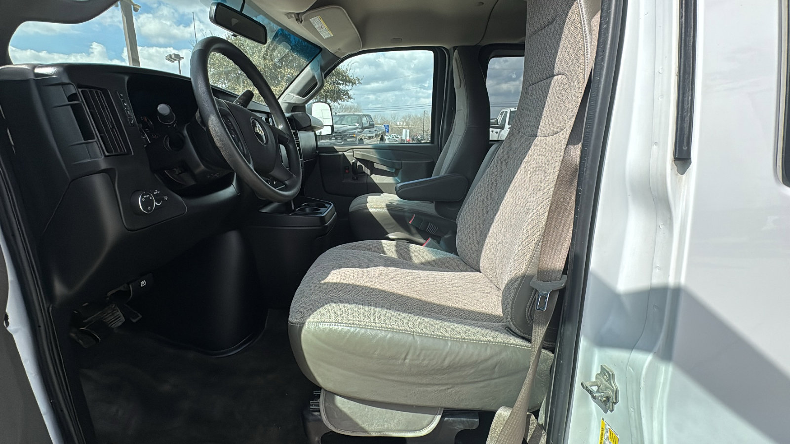 Used 2018 Chevrolet Express 3500 LT w/ LT Preferred Equipment Group image 9