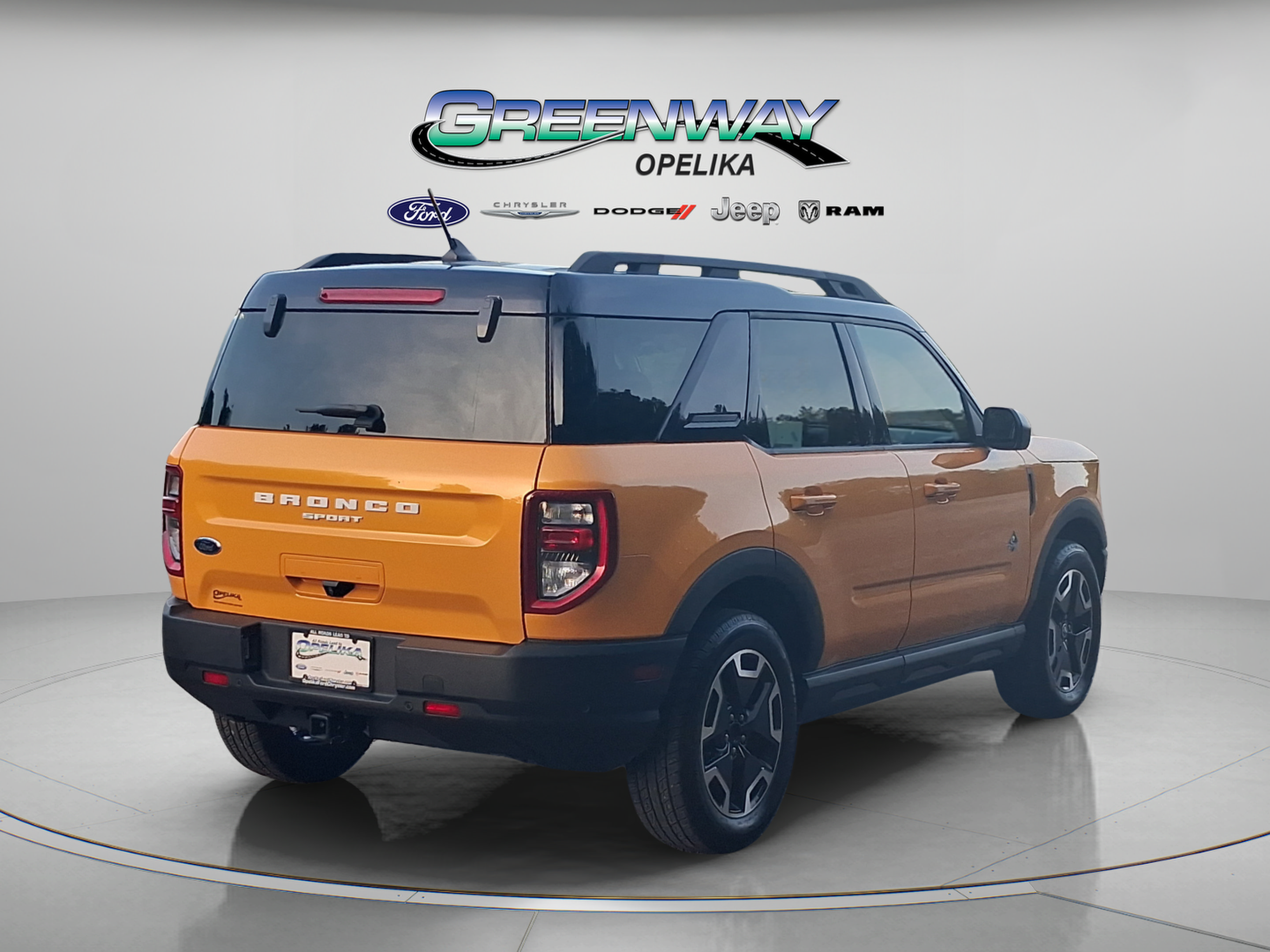 Used 2022 Ford Bronco Sport Outer Banks w/ Tech Package AWD/4WD image 3