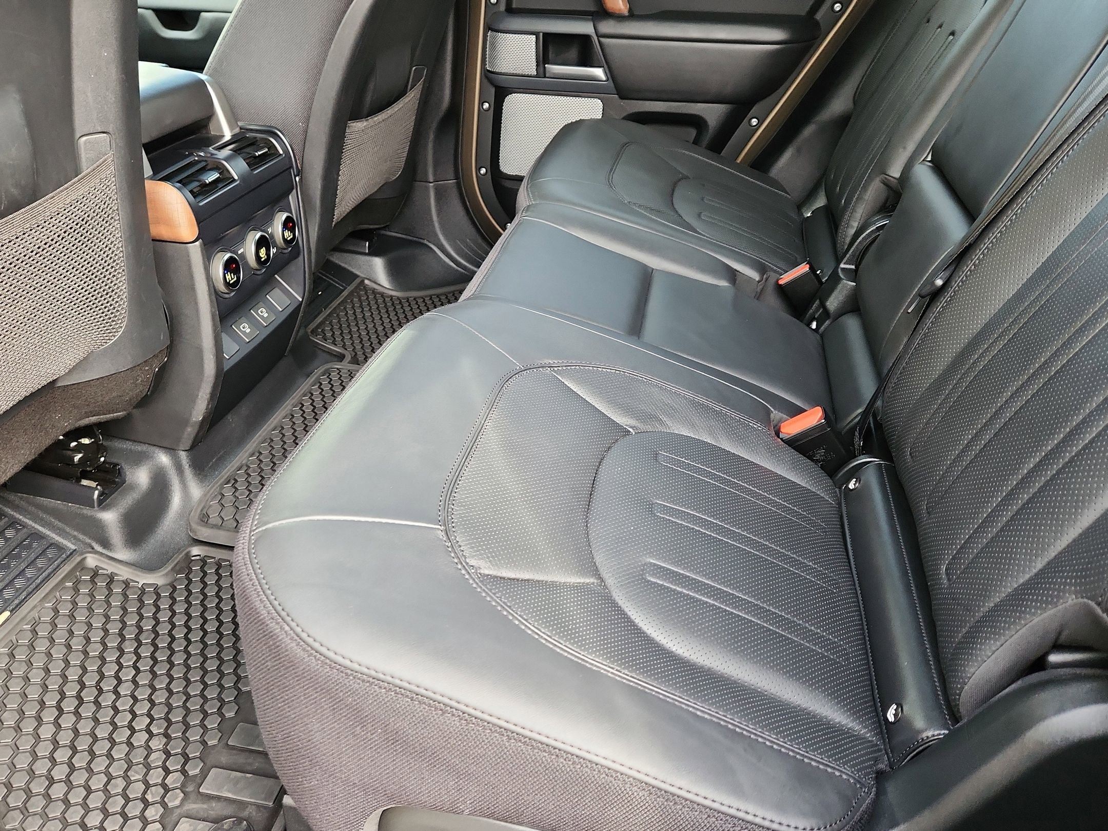 Used 2024 Land Rover Defender 130 X image 13