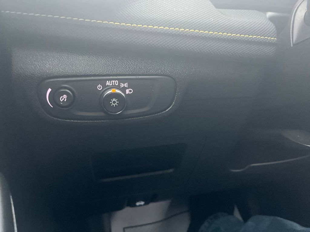 Used 2025 Chevrolet TrailBlazer ACTIV w/ Convenience Package image 11