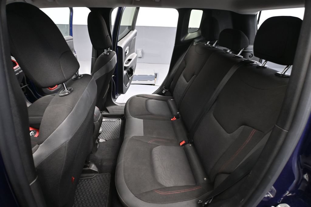 Used 2020 Jeep Renegade Trailhawk w/ Cold Weather Group AWD/4WD image 38