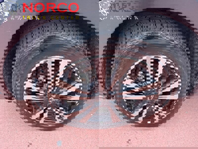 Used 2019 Nissan Kicks SV image 14