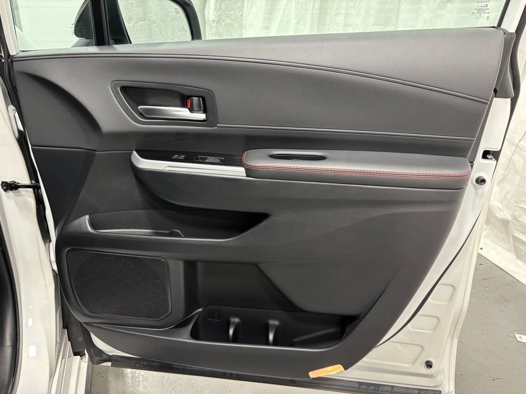Used 2025 Toyota Sienna XSE FWD image 62