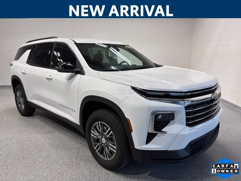 Used 2026 Chevrolet Traverse LT AWD/4WD image 1