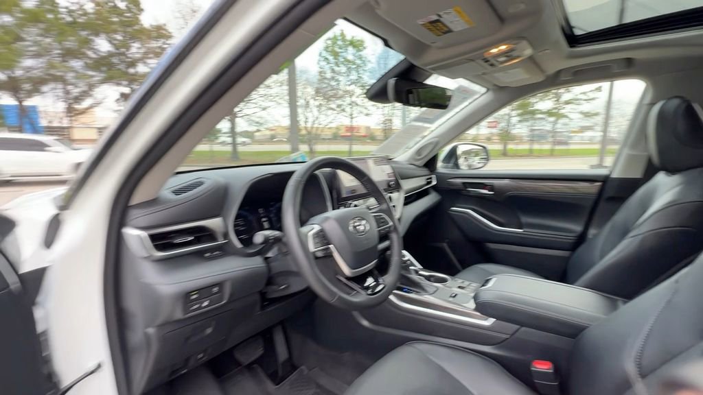 Used 2023 Toyota Highlander Limited image 33