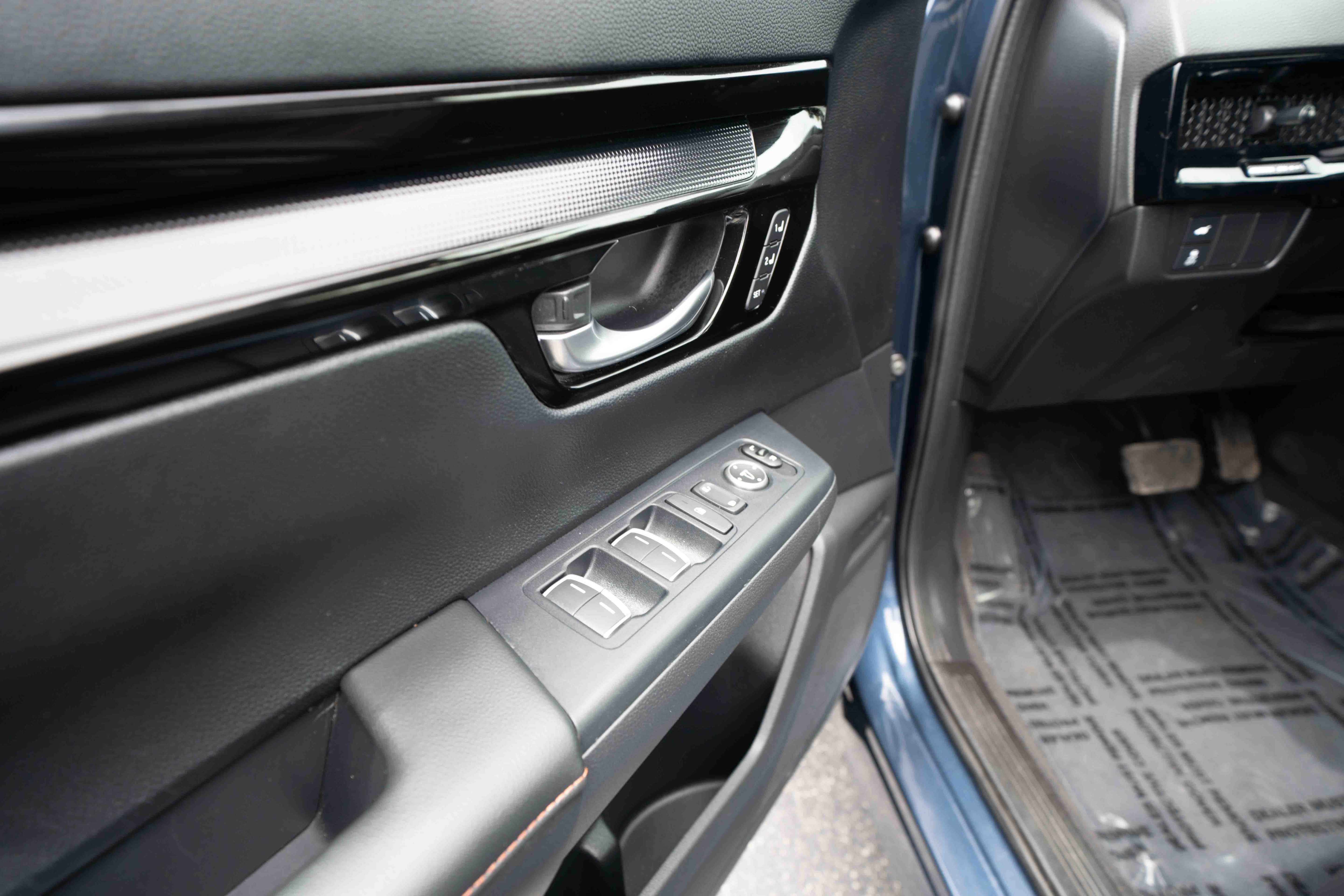 Used 2025 Honda CR-V Sport Touring image 7