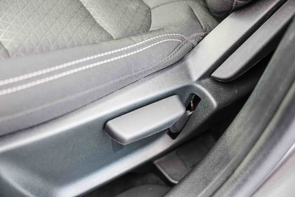 Used 2025 Ford Escape Active image 11