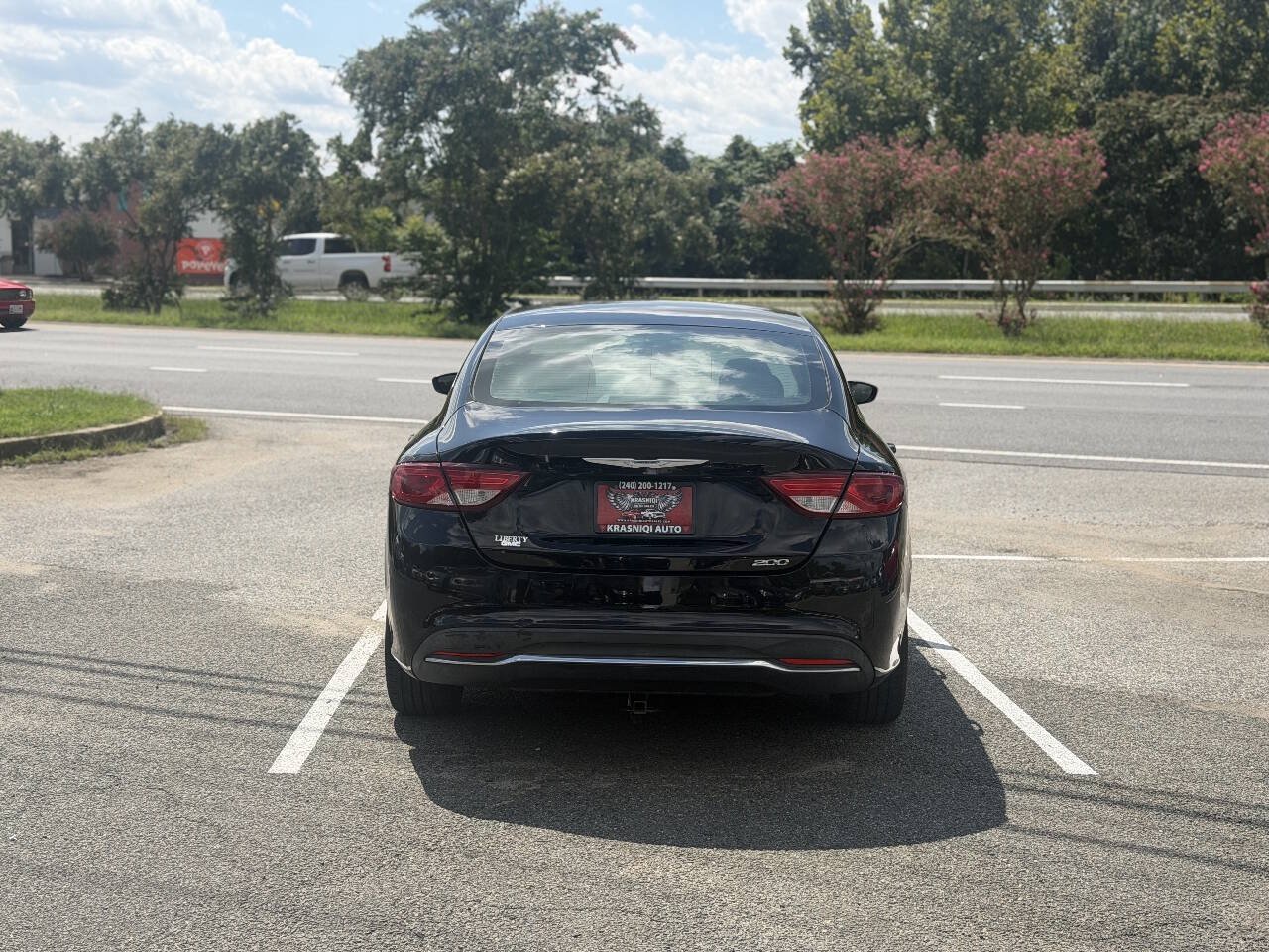 Used 2015 Chrysler 200 Limited FWD image 4