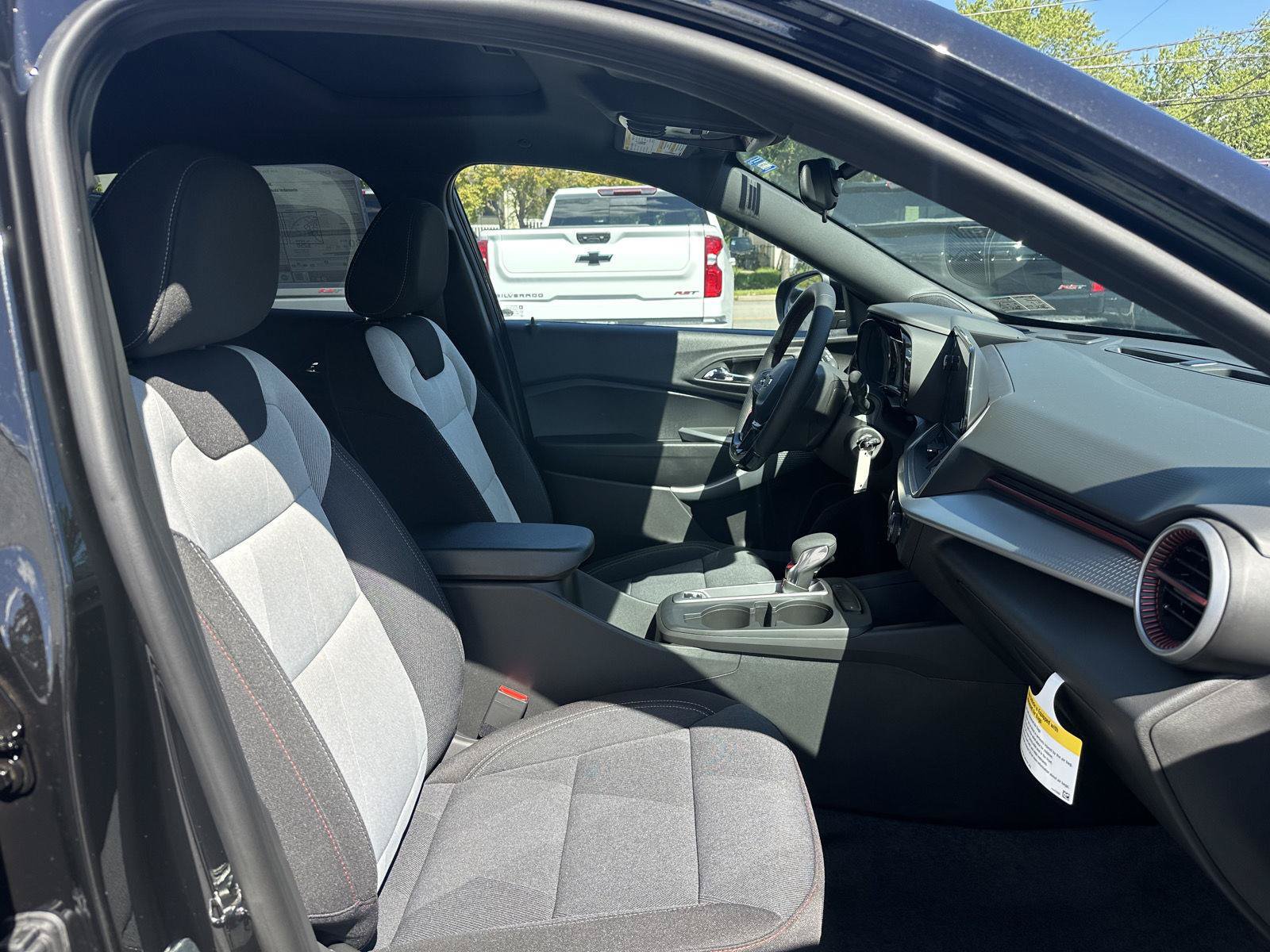 New 2026 Chevrolet Trax RS w/ Sunroof Package FWD image 13