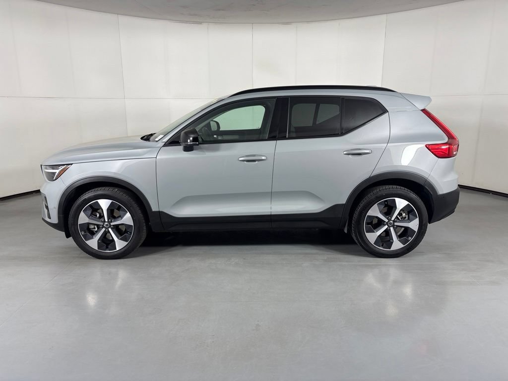 Used 2026 Volvo XC40 B5 Plus AWD/4WD image 5
