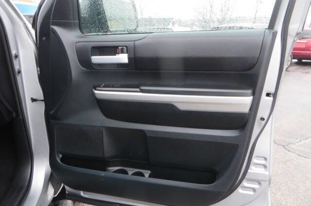 Used 2017 Toyota Tundra SR5 w/ SR5 Upgrade Package image 12