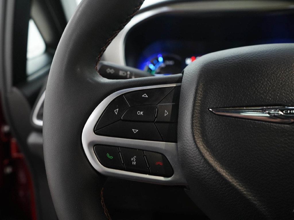 Used 2025 Chrysler Pacifica Pinnacle FWD image 28