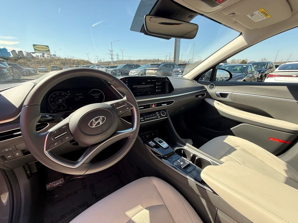 Used 2023 Hyundai Sonata SEL w/ Convenience Package image 2