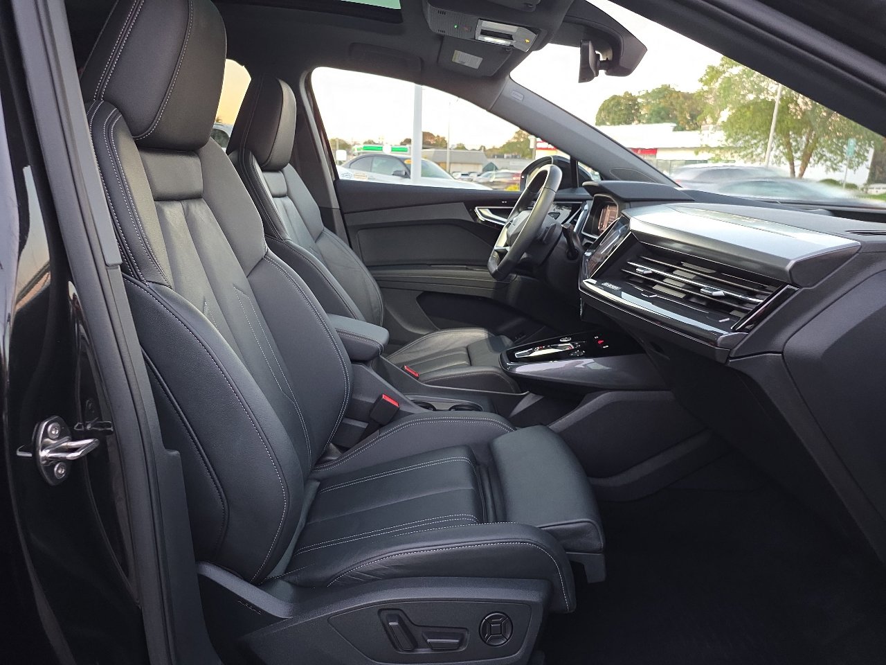 Used 2023 Audi Q4 e-tron Prestige w/ Black Optic Package image 17