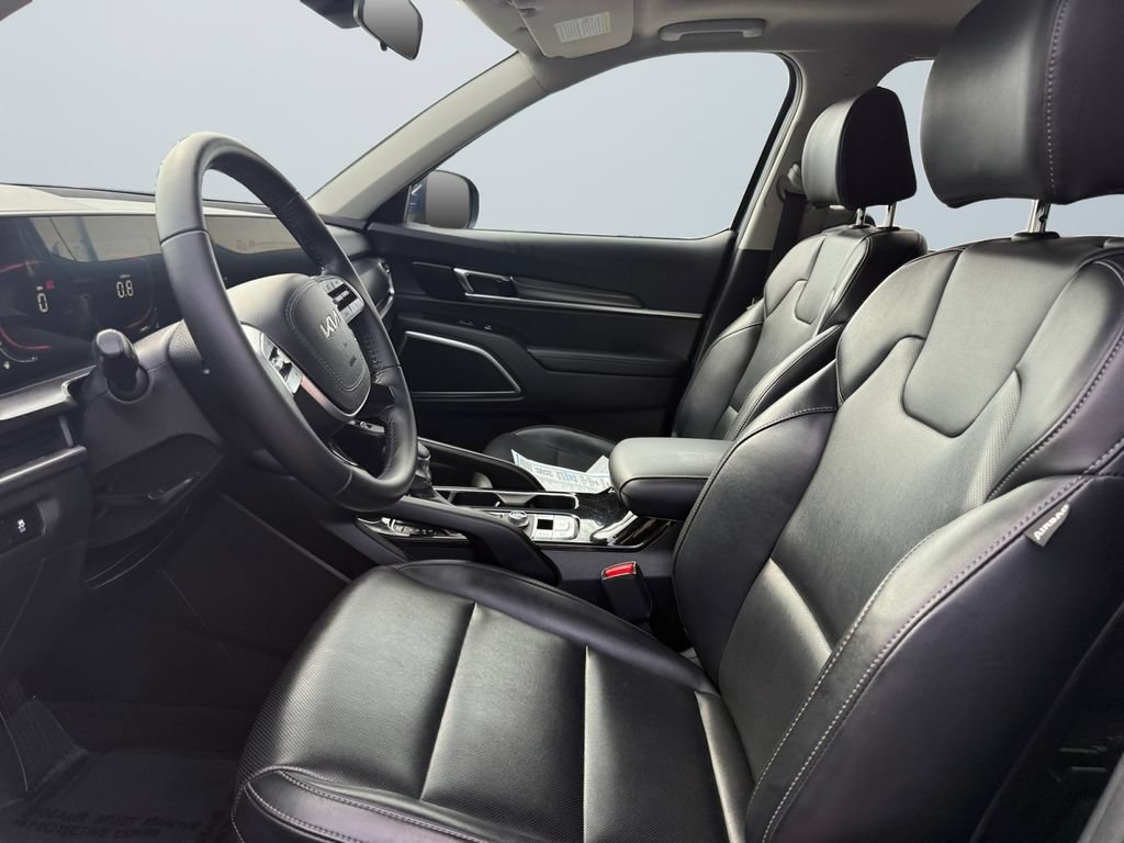 Used 2025 Kia Telluride S FWD image 9