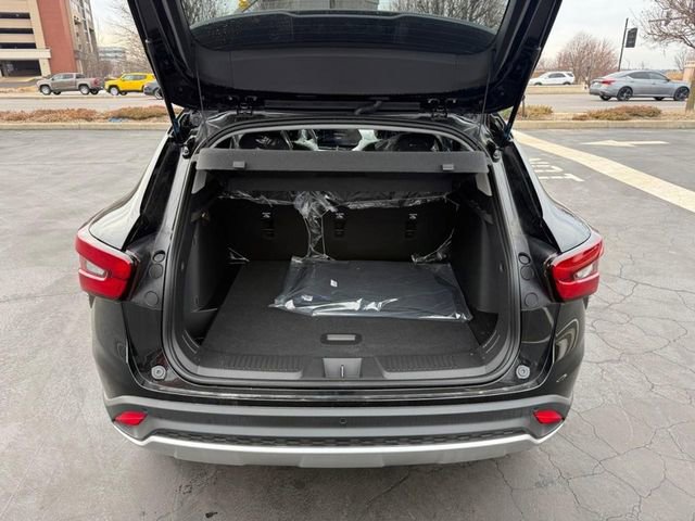 Used 2025 Chevrolet Trax LT w/ Driver Confidence Package image 6