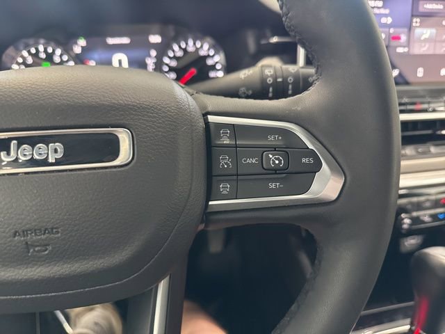 Used 2025 Jeep Compass Limited image 34