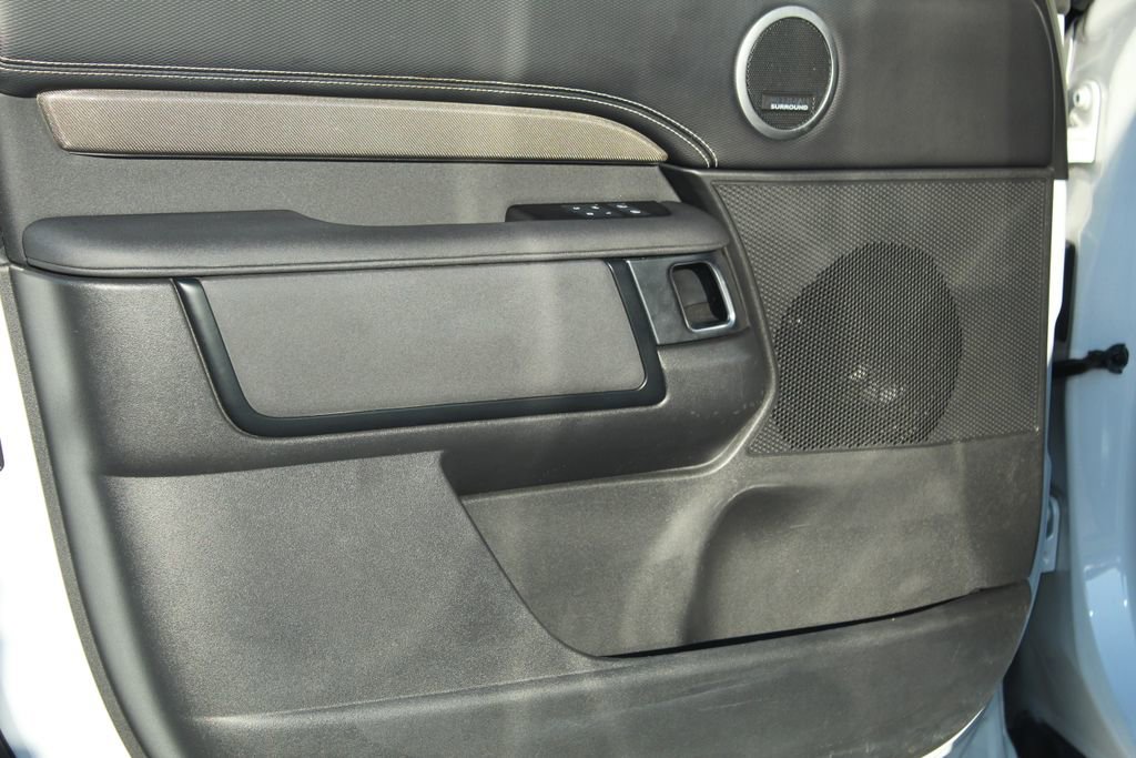 Used 2023 Land Rover Discovery Metropolitan Edition image 23