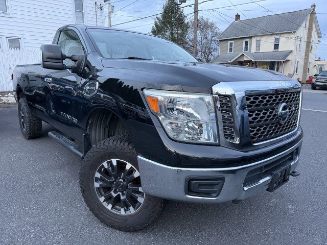 Used 2017 Nissan Titan SV image 1