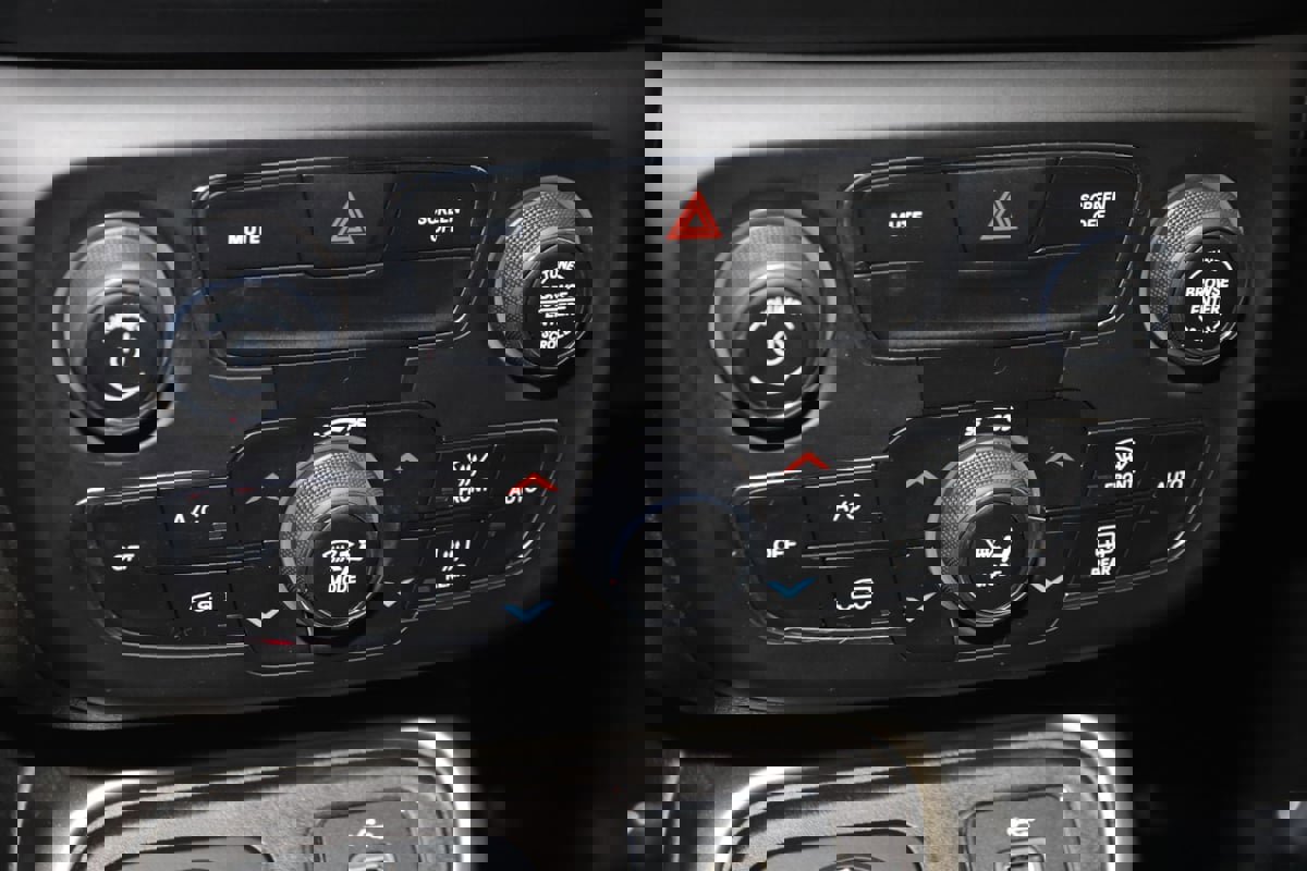 Used 2018 Jeep Compass Latitude w/ Popular Equipment Group image 25