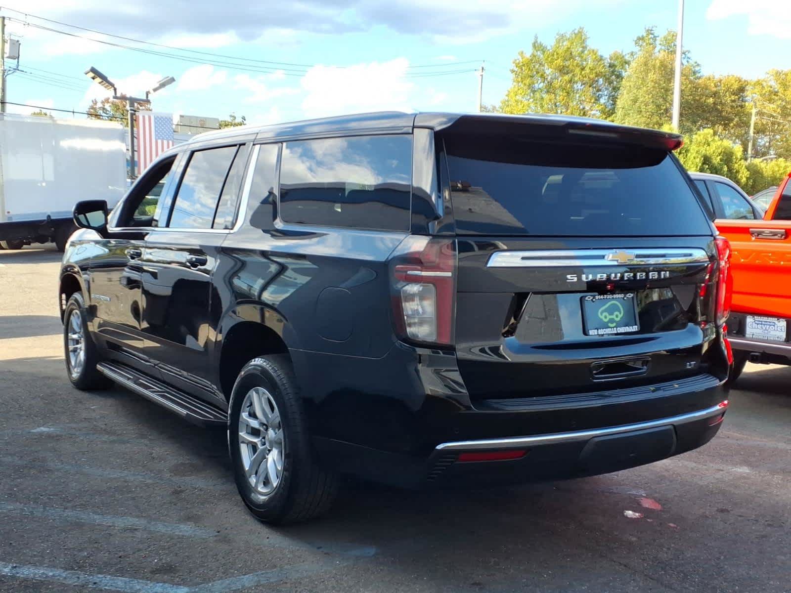 Used 2023 Chevrolet Suburban LT AWD/4WD image 4