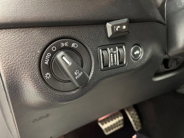 Used 2022 Dodge Charger R/T w/ Plus Group RWD image 31