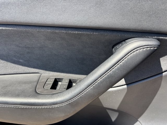 Used 2022 Tesla Model Y Long Range AWD/4WD image 21