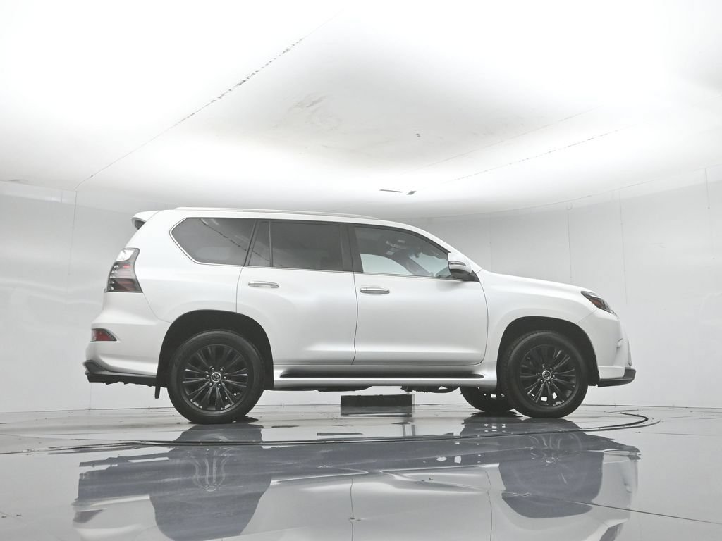 Used 2023 Lexus GX 460 Luxury w/ Sport Design Package AWD/4WD image 59