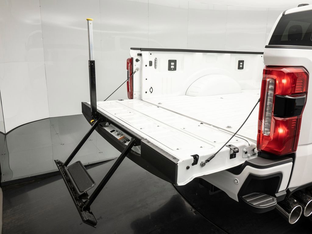 Used 2024 Ford F250 Lariat w/ Lariat Ultimate Package image 23