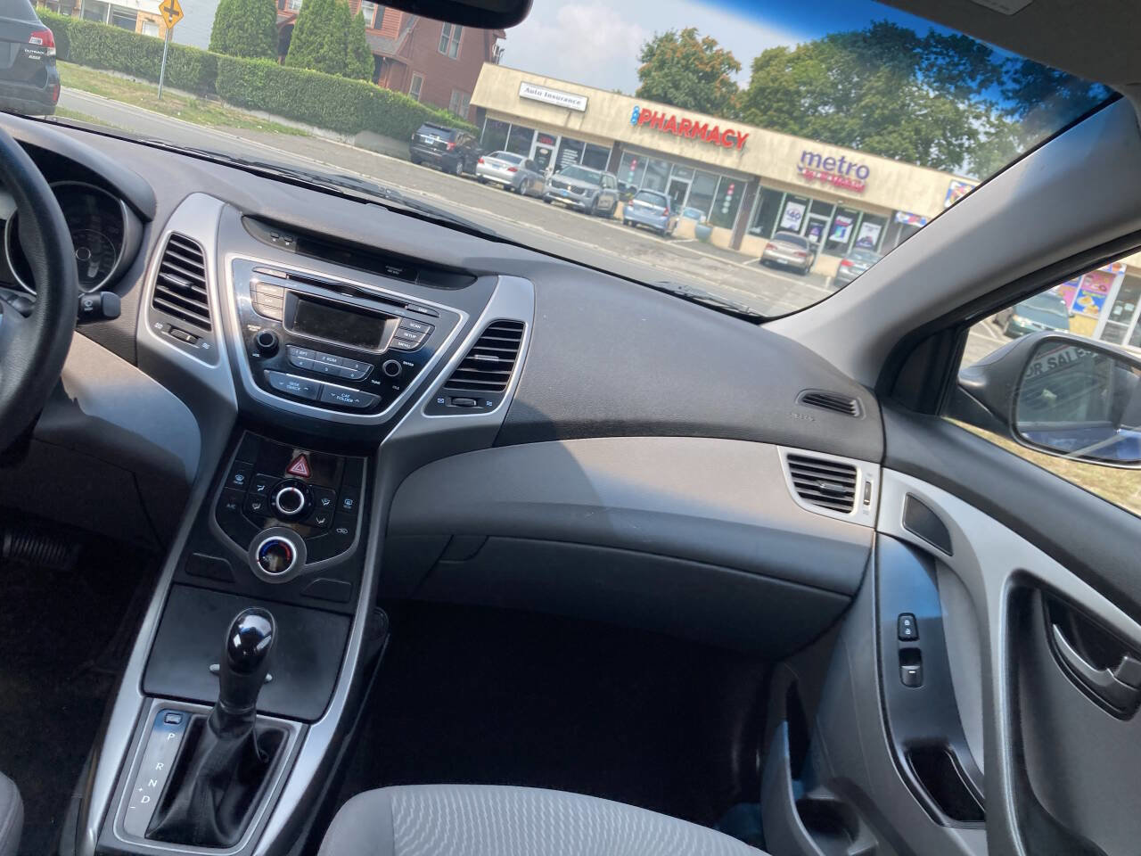 Used 2015 Hyundai Elantra SE image 11