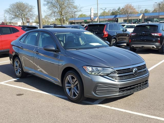 Used 2022 Volkswagen Jetta SE FWD image 2