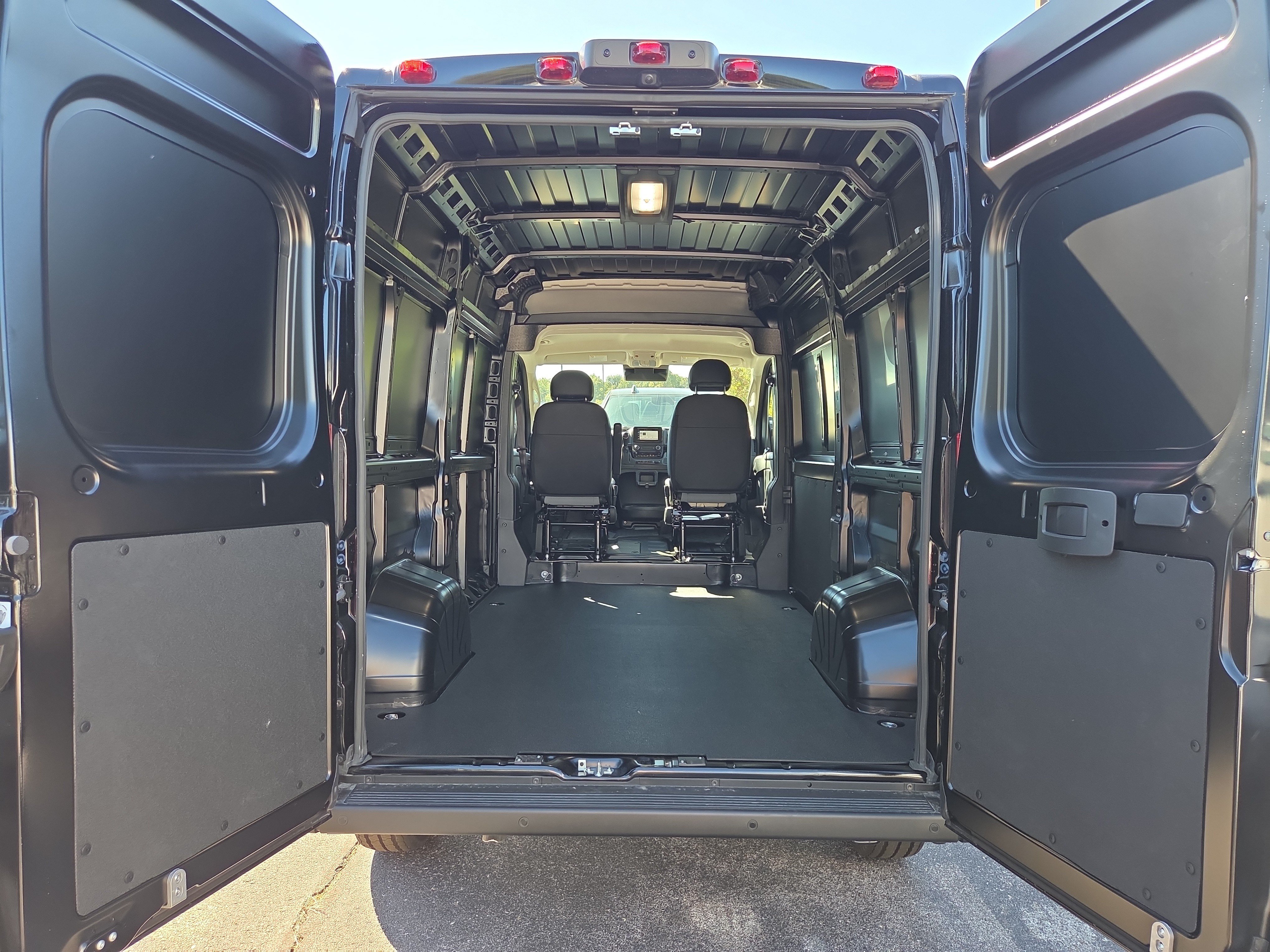 New 2027 RAM ProMaster 1500 w/ Convenience Group FWD image 6