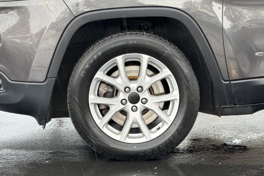Used 2017 Jeep Cherokee Latitude FWD image 25