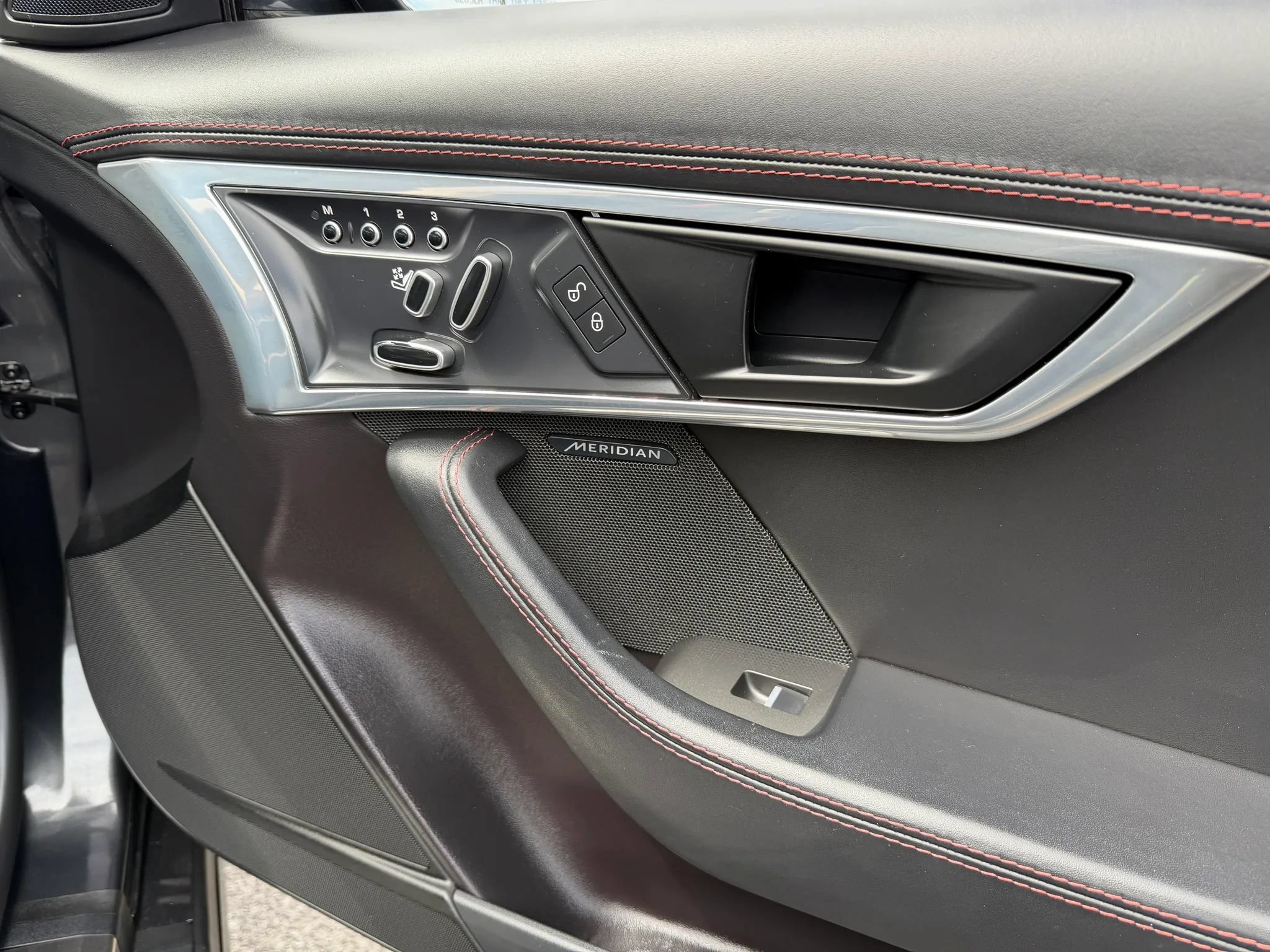 Used 2020 Jaguar F-TYPE Convertible RWD image 19