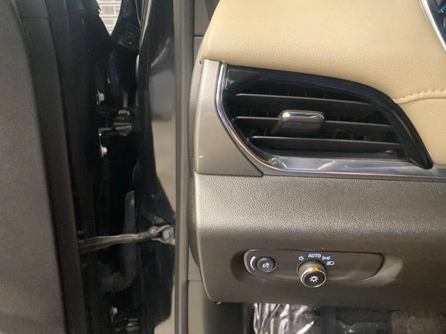 Used 2023 Chevrolet Traverse LS FWD image 11