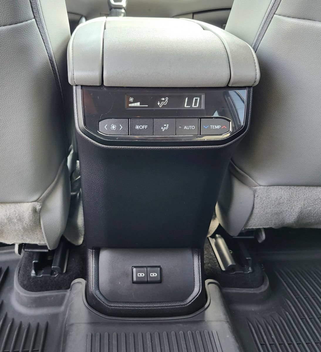 Used 2022 Toyota Highlander XLE AWD/4WD image 20