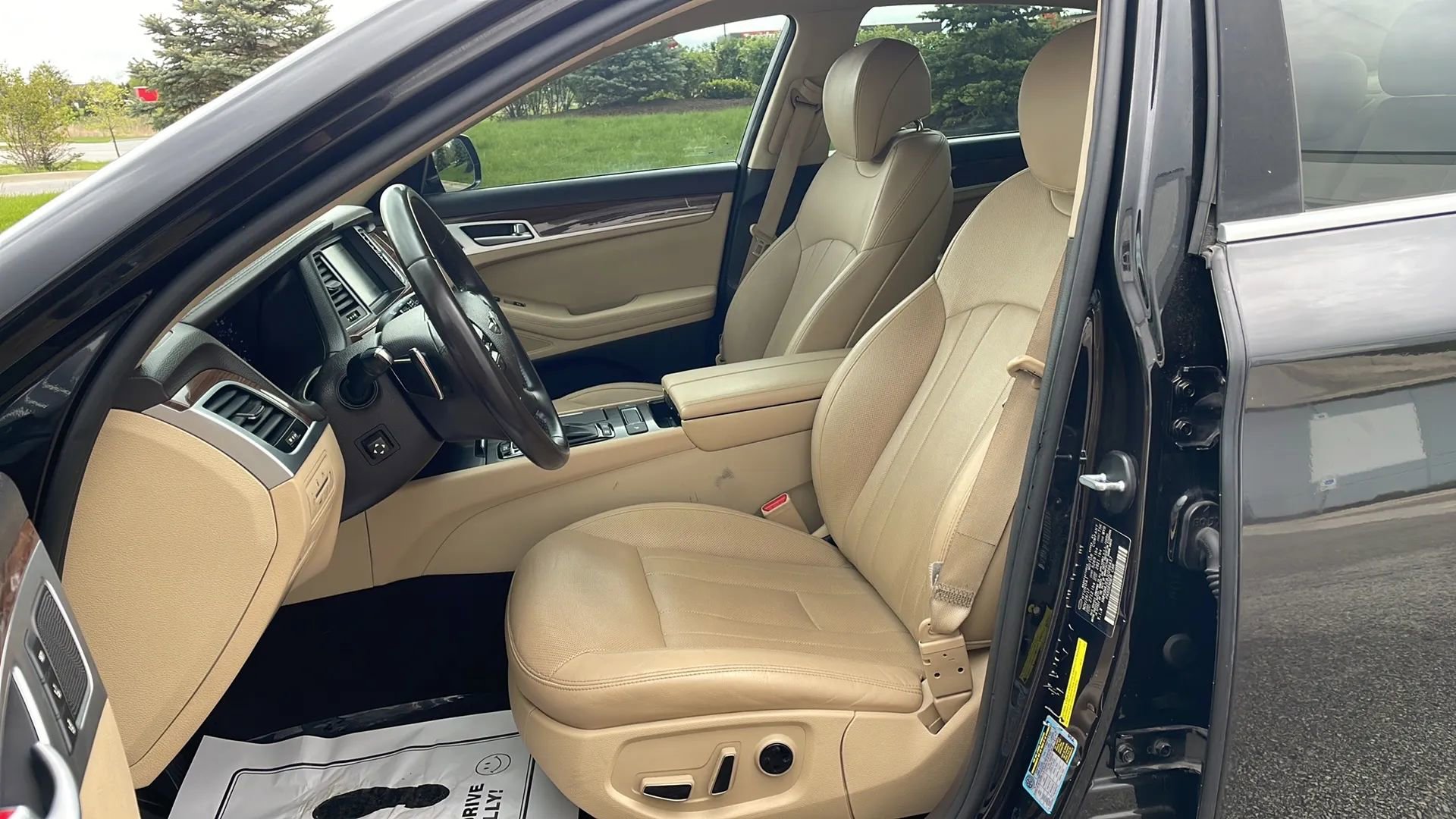 Used 2018 Genesis G80 3.8 RWD image 9