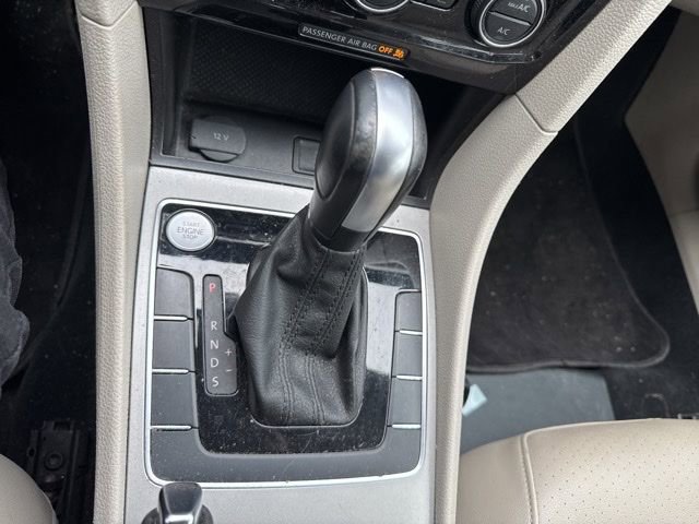 Used 2022 Volkswagen Passat 2.0T SE image 19