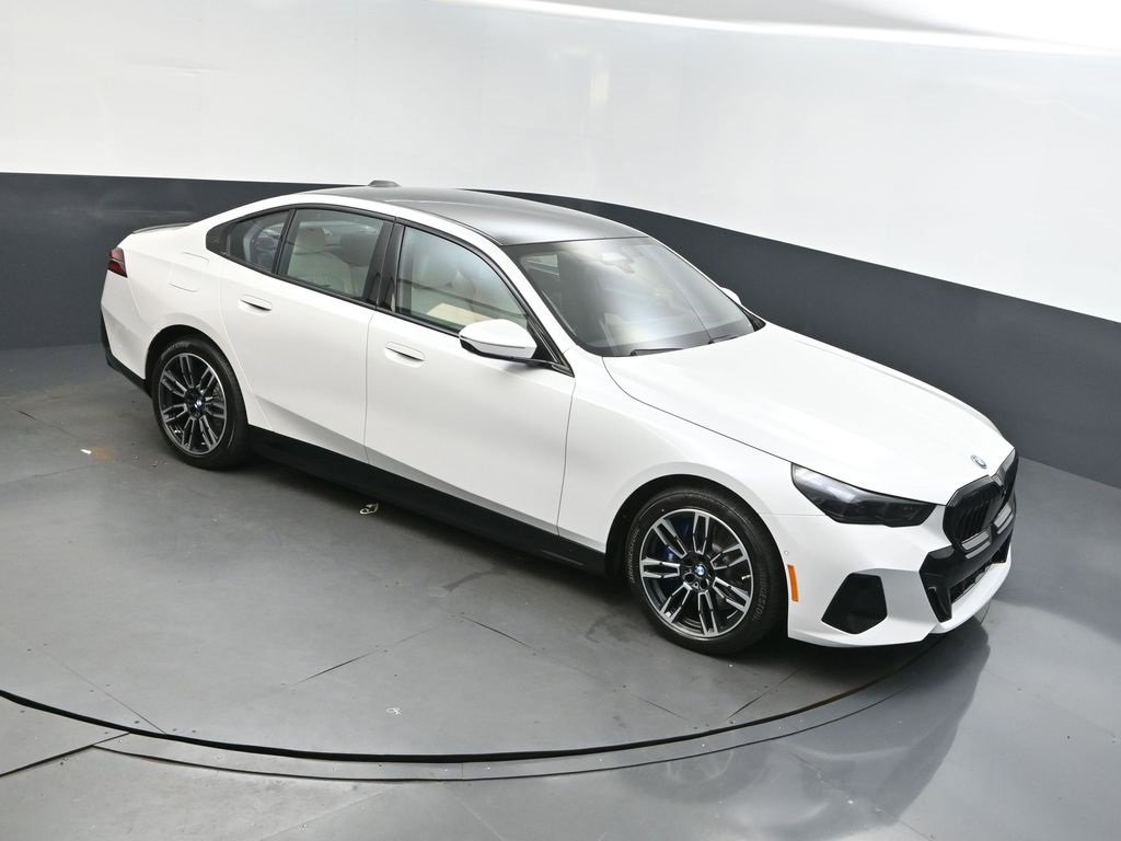 New 2026 BMW 550e xDrive w/ Executive Package image 37