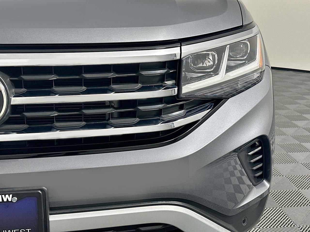 Used 2022 Volkswagen Atlas SE w/ Black Wheel Package image 5