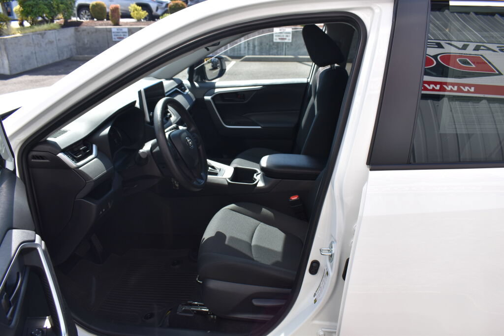 Certified 2025 Toyota RAV4 LE AWD/4WD image 18