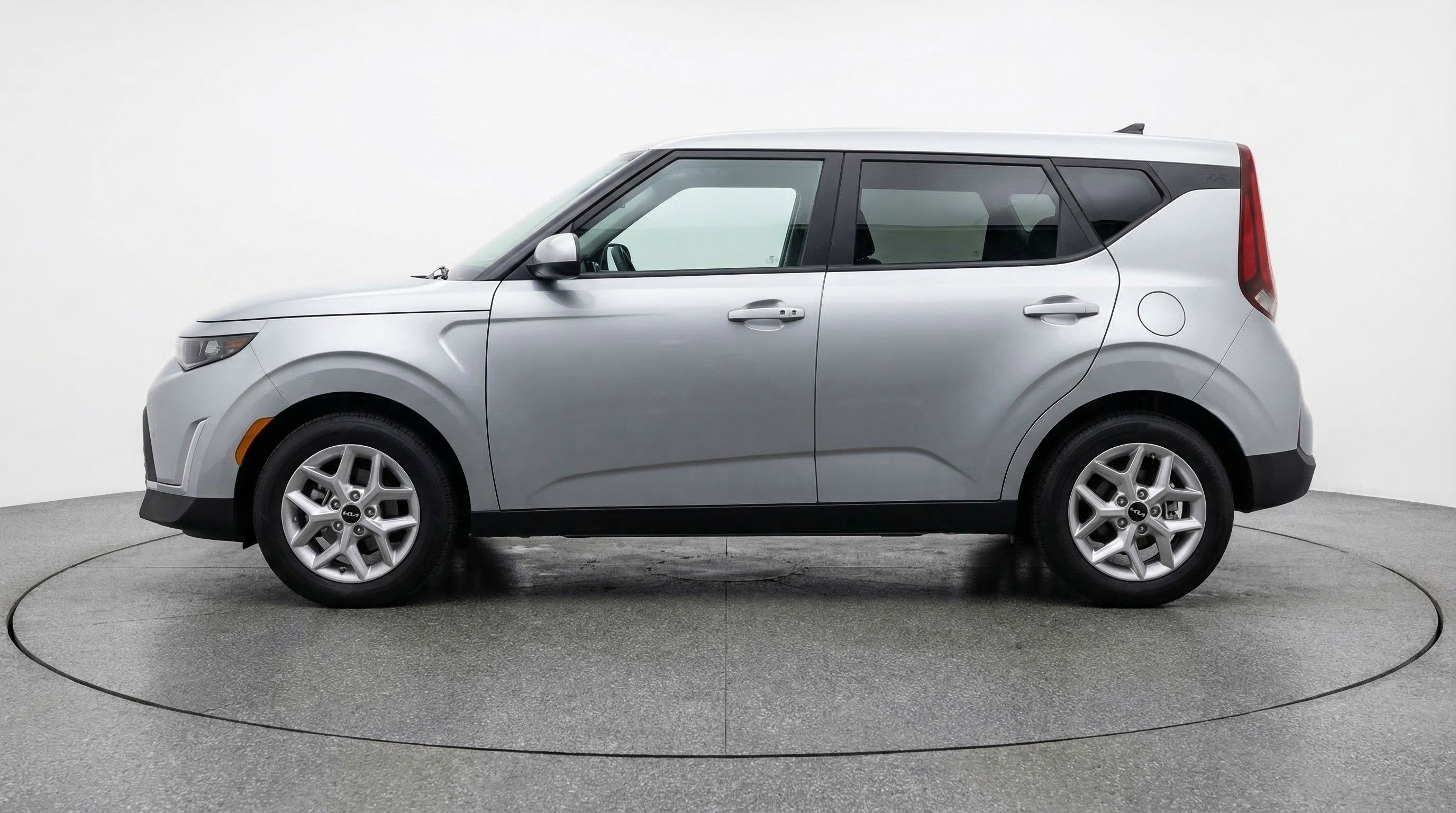 Used 2025 Kia Soul LX w/ LX Technology Package FWD image 5