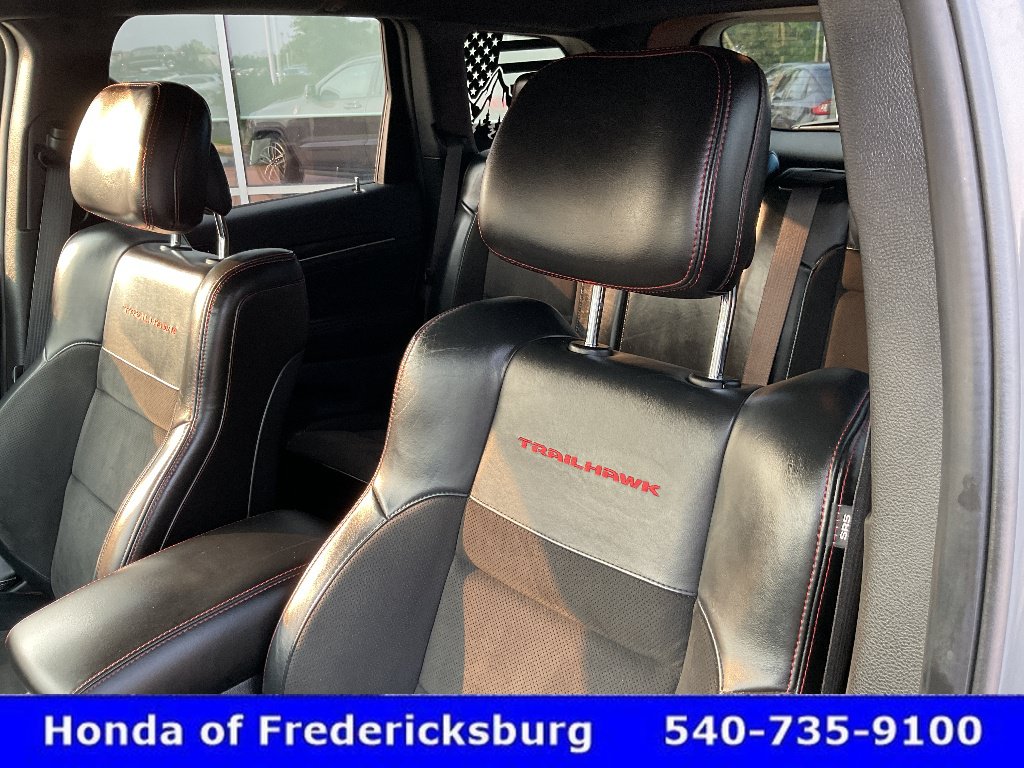 Used 2021 Jeep Grand Cherokee Trailhawk w/ Premium Lighting Group AWD/4WD image 31