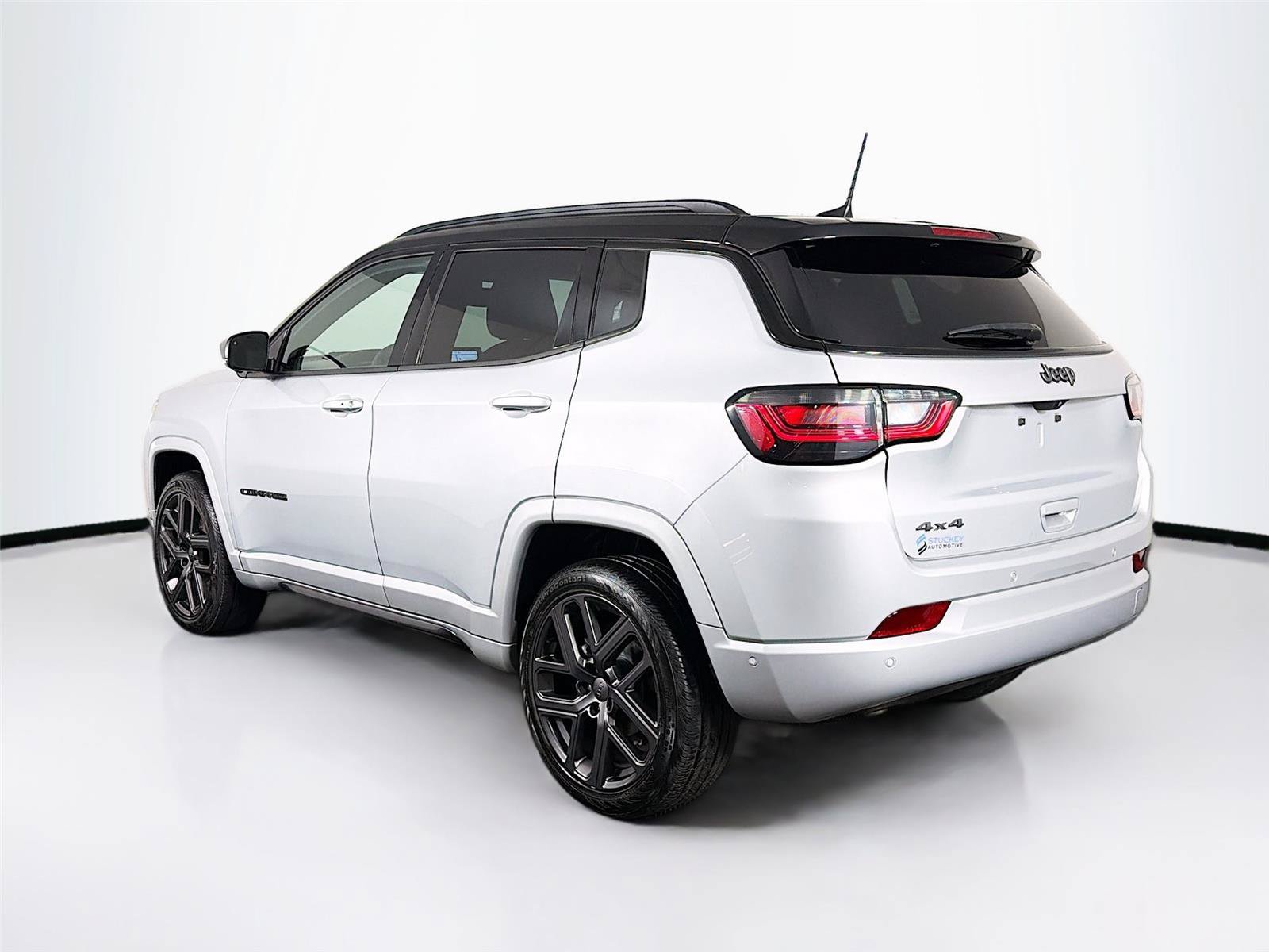Used 2024 Jeep Compass Limited w/ Driver Assist Group I AWD/4WD image 9