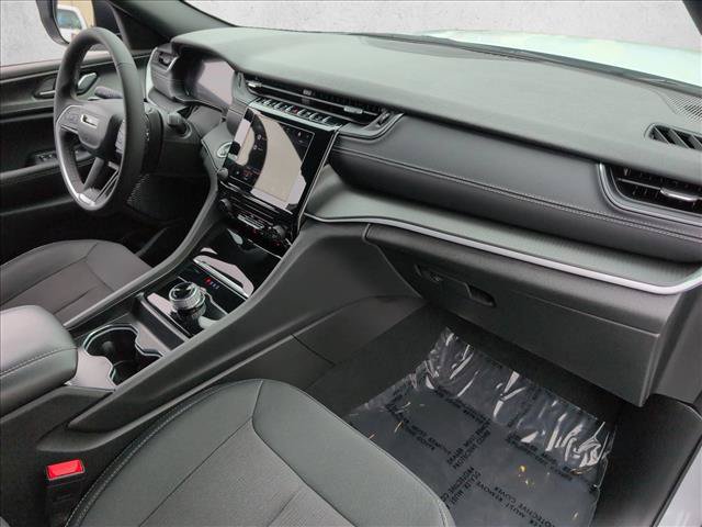 Used 2025 Jeep Grand Cherokee L Laredo RWD image 24