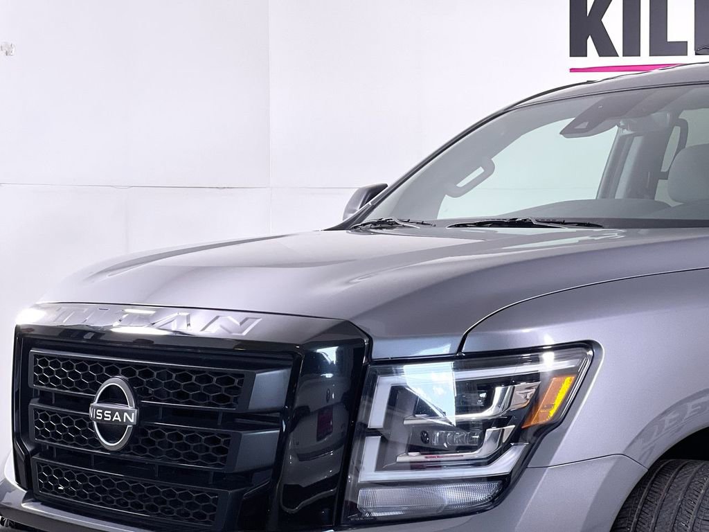 Used 2023 Nissan Titan SV w/ SV Convenience Package image 3