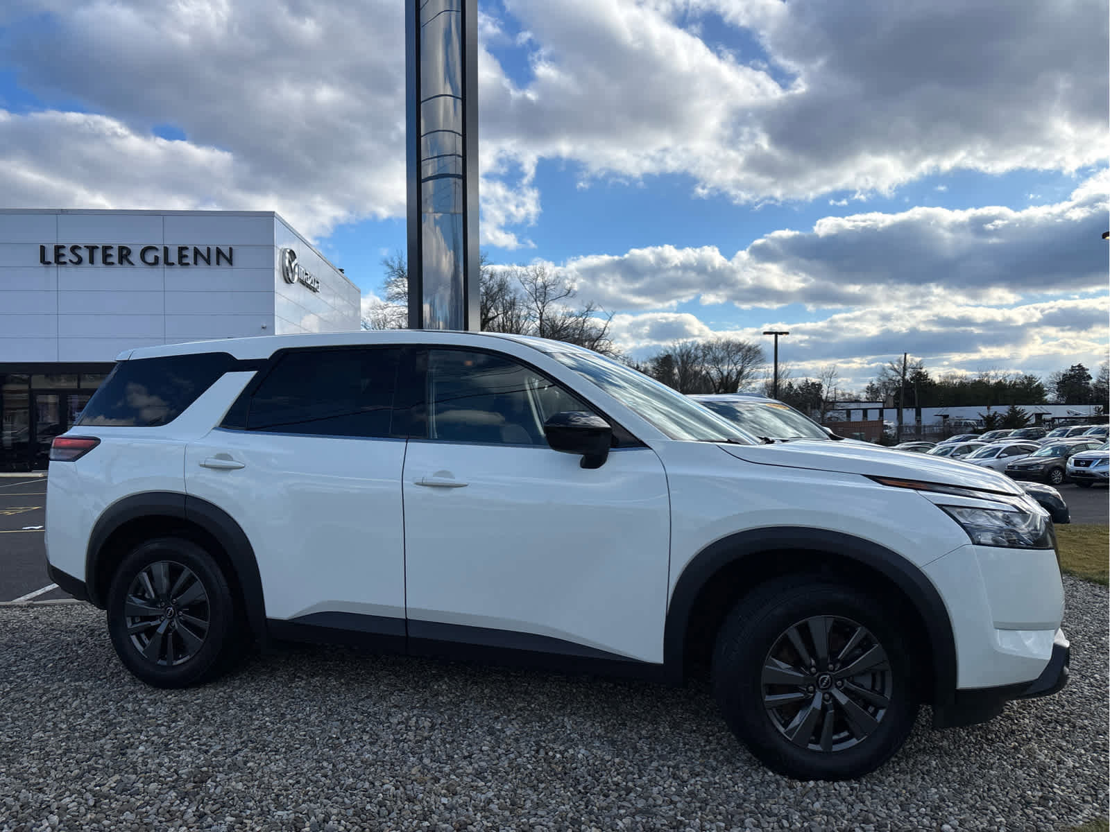 Used 2023 Nissan Pathfinder S AWD/4WD image 3