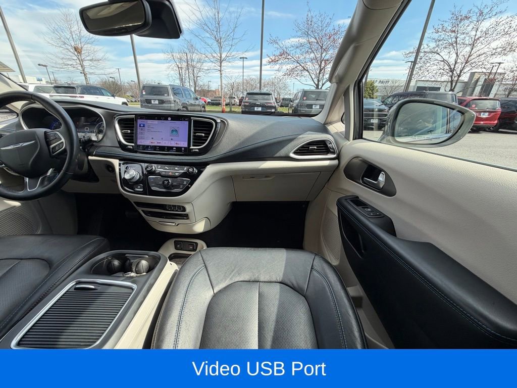 Used 2021 Chrysler Pacifica Touring-L w/ Uconnect Theater Family Group image 21