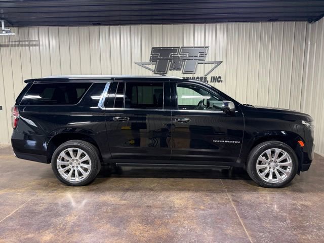 Used 2023 Chevrolet Suburban Premier w/ Advanced Technology Package AWD/4WD image 7